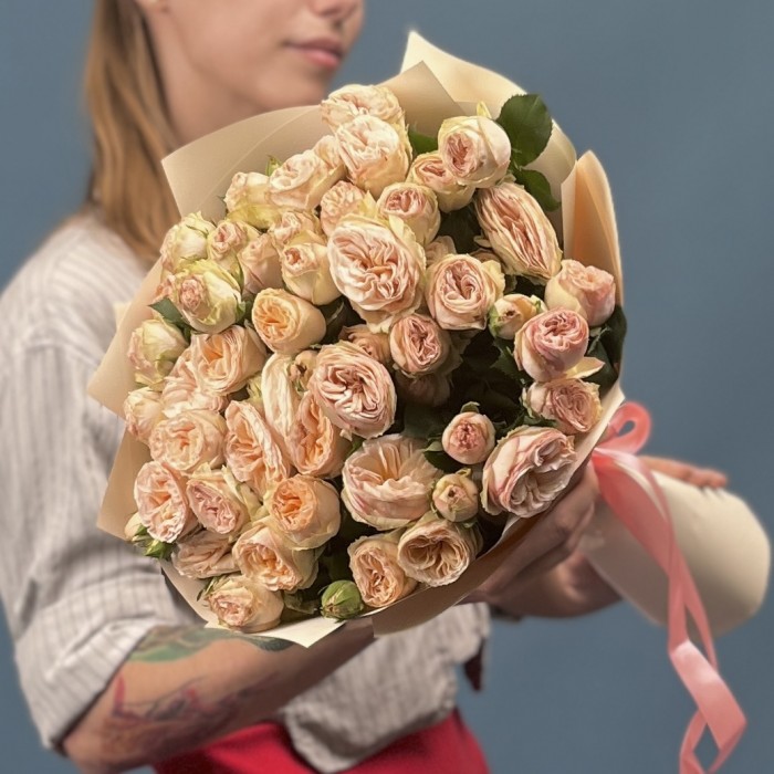 11 кустовых пионовидных роз Джентл трендсеттер 50 см