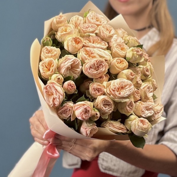 11 кустовых пионовидных роз Джентл трендсеттер 50 см