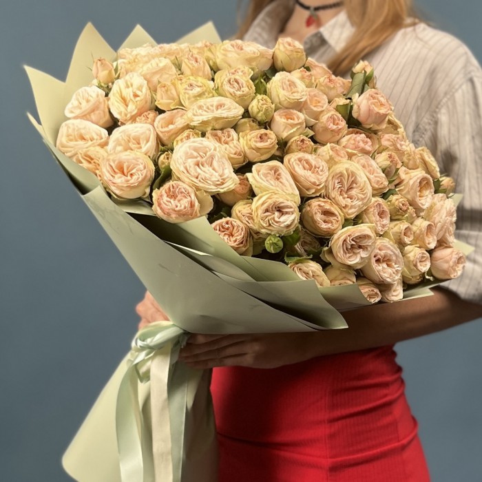 25 кустовых пионовидных роз Джентл трендсеттер 60 см