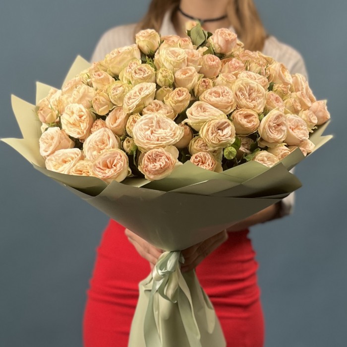 25 кустовых пионовидных роз Джентл трендсеттер 60 см