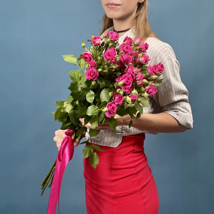 7 кустовых роз Глория 70 см