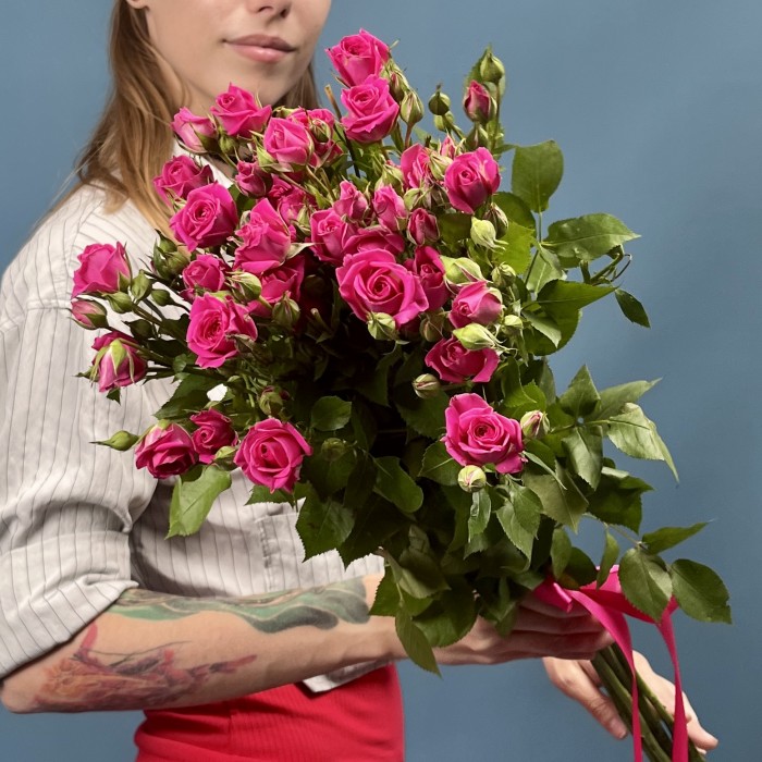 7 кустовых роз Глория 70 см