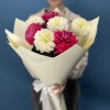 7 белых и малиновых георгин