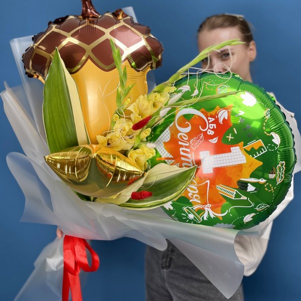 Букет желтых гладиолусов с шарами на 1 сентября