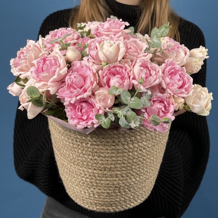 15 кустовых пионовидных роз Кэнди Флоу в кашпо