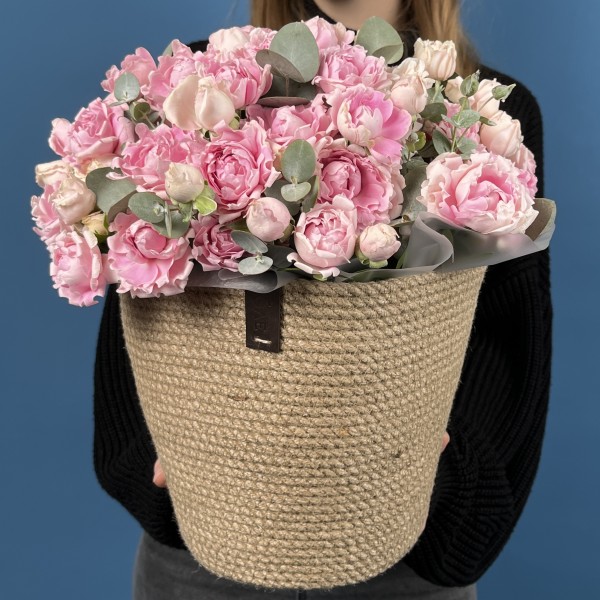 25 кустовых пионовидных роз Кэнди Флоу в кашпо