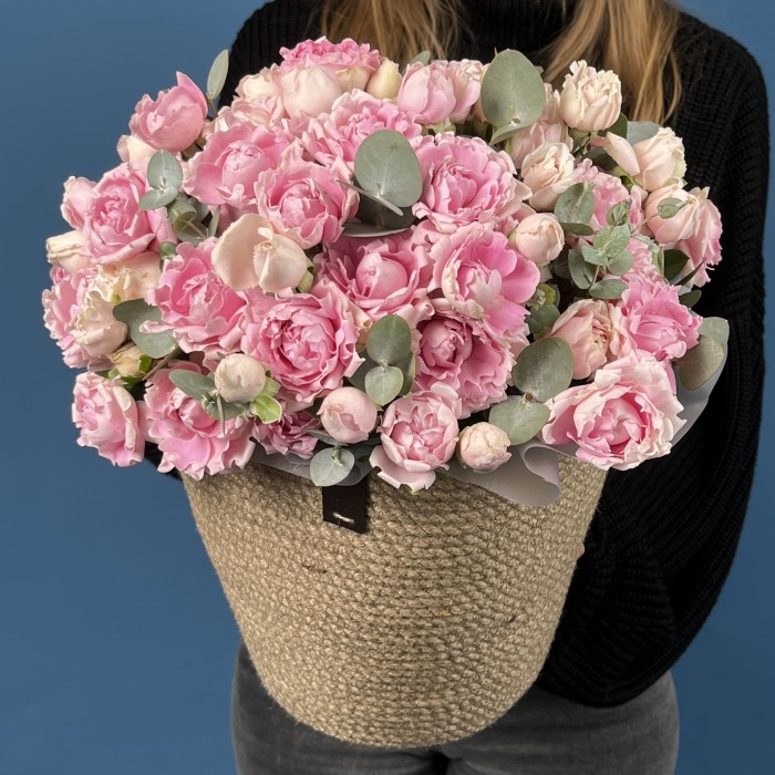 25 кустовых пионовидных роз Кэнди Флоу в кашпо