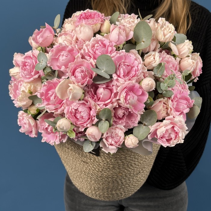 25 кустовых пионовидных роз Кэнди Флоу в кашпо