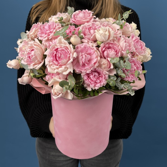 15 кустовых пионовидных роз Кэнди Флоу  в коробке