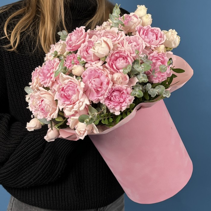 15 кустовых пионовидных роз Кэнди Флоу  в коробке