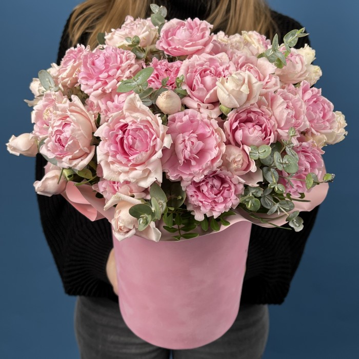 15 кустовых пионовидных роз Кэнди Флоу  в коробке