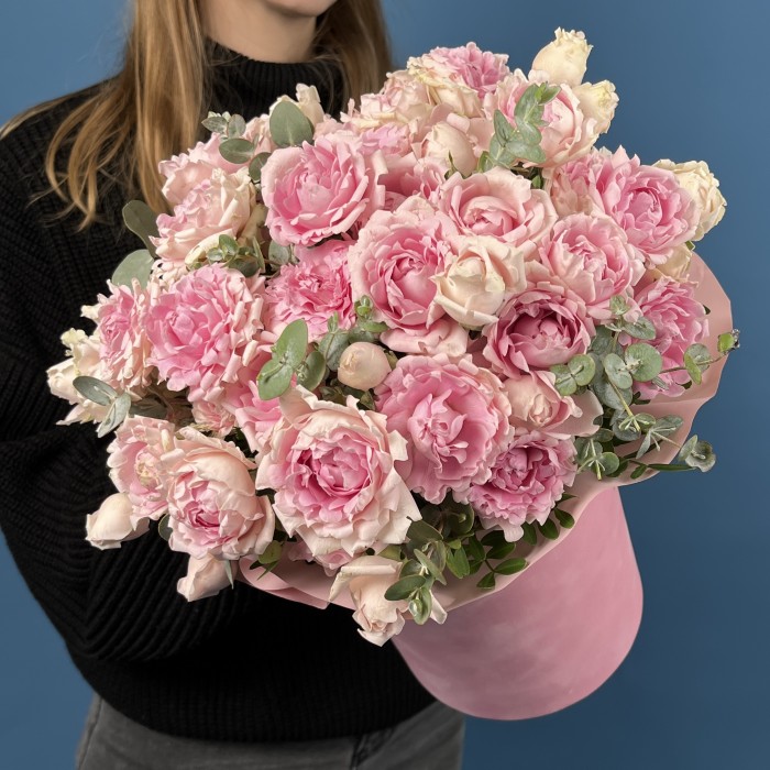 15 кустовых пионовидных роз Кэнди Флоу  в коробке