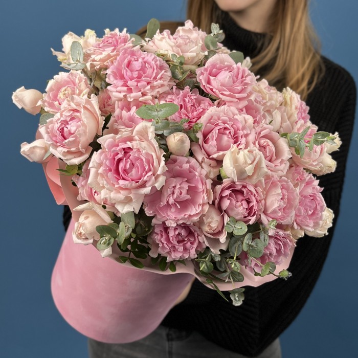 15 кустовых пионовидных роз Кэнди Флоу  в коробке