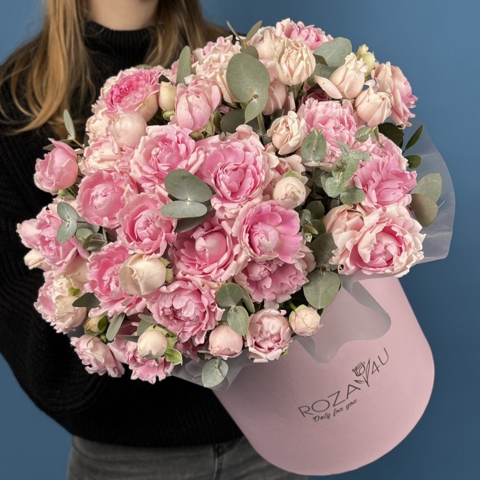 31 кустовая пионовидная роза Кэнди Флоу  в коробке