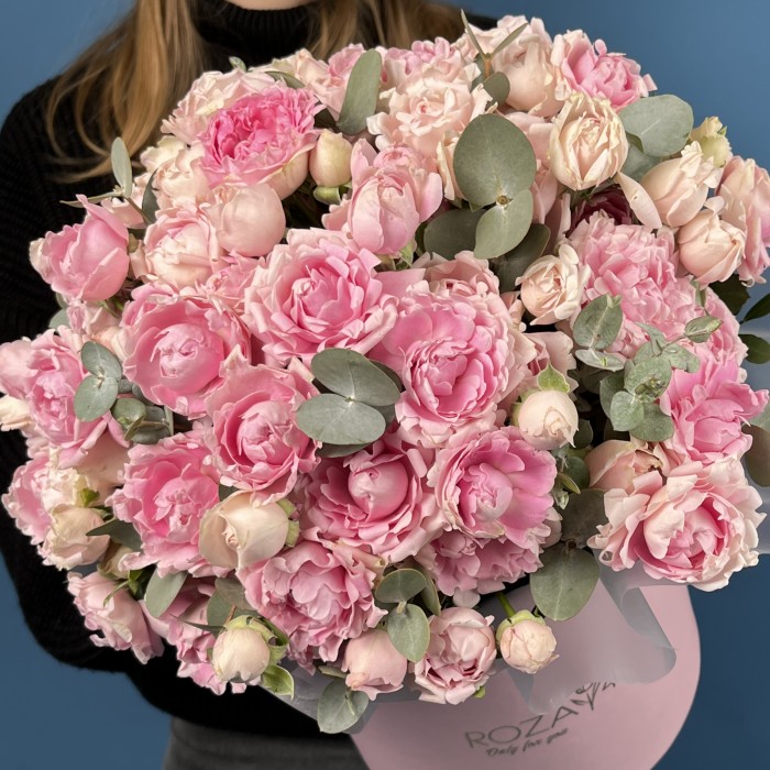 31 кустовая пионовидная роза Кэнди Флоу  в коробке