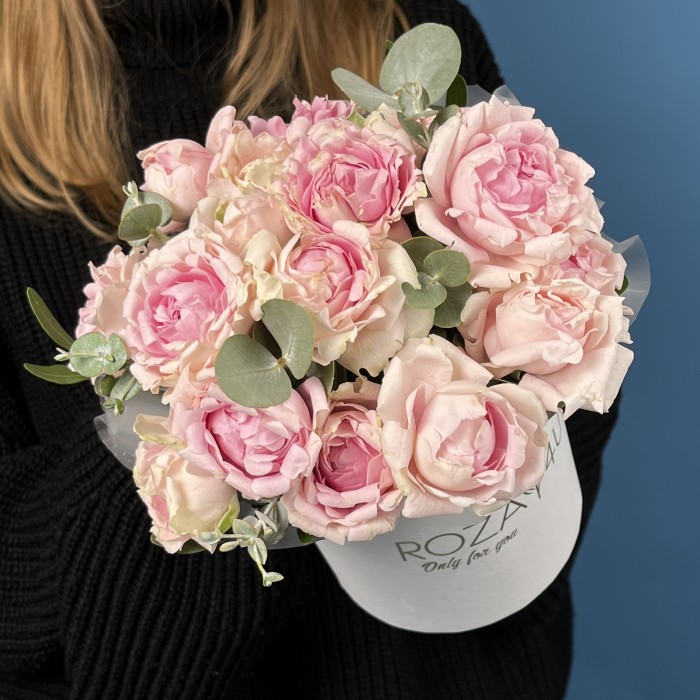 5 кустовых пионовидных роз Кэнди Флоу  в коробке