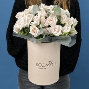 15 кустовых роз Роял Порцелина в коробке