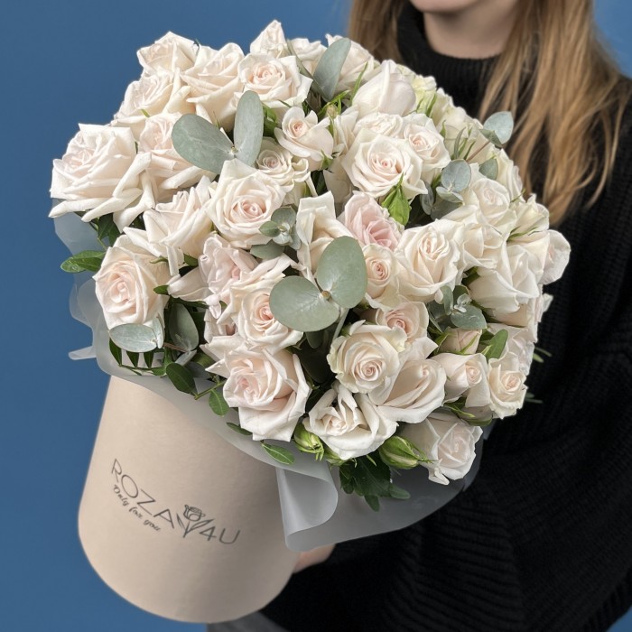 15 кустовых роз Роял Порцелина в коробке