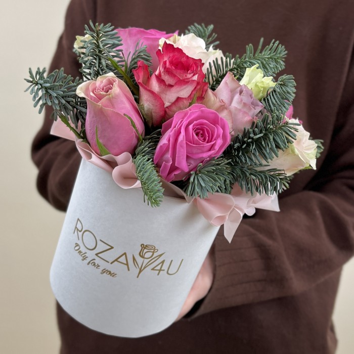 11 роз Нежный Микс с нобилисом в коробке