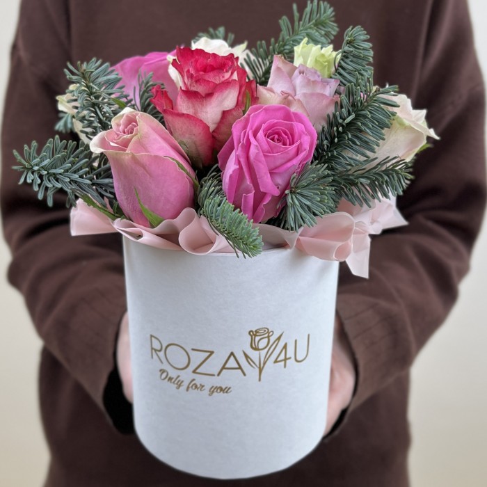 11 роз Нежный Микс с нобилисом в коробке