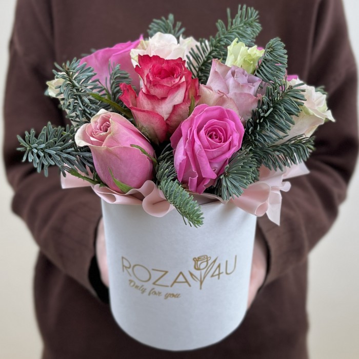 11 роз Нежный Микс с нобилисом в коробке