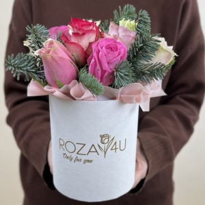 11 роз Нежный Микс с нобилисом в коробке