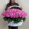 151 розовая роза Аква в корзине