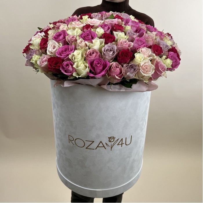 151 роза Нежный Микс в бархатной коробке