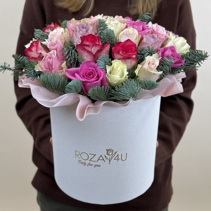 35 роз Нежный Микс с нобилисом в коробке