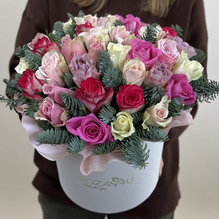 35 роз Нежный Микс с нобилисом в коробке