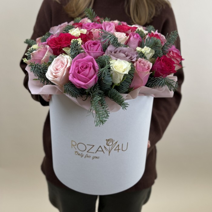 45 роз Нежный Микс с нобилисом в коробке