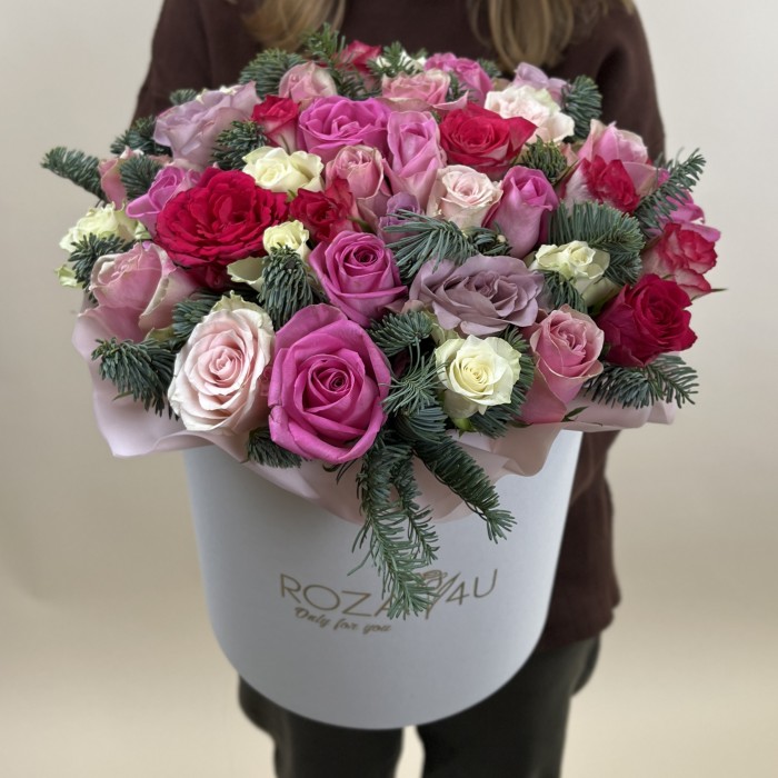 45 роз Нежный Микс с нобилисом в коробке