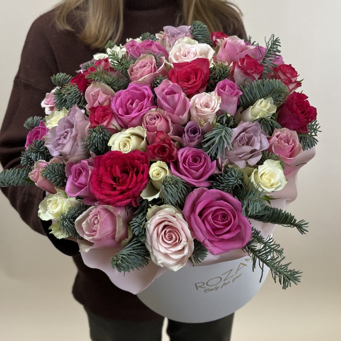 45 роз Нежный Микс с нобилисом в коробке