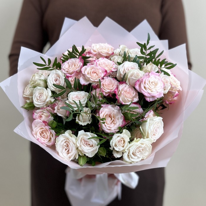 Букет из кустовых роз Светлая Нежность