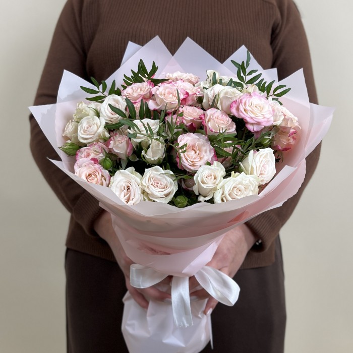 Букет из кустовых роз Светлая Нежность