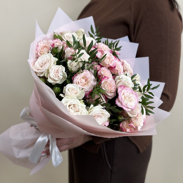 Букет из кустовых роз Светлая Нежность