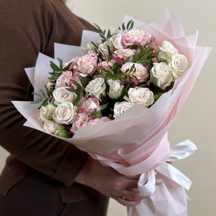 Букет из кустовых роз Светлая Нежность