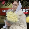 19 длинных белых роз 70 см