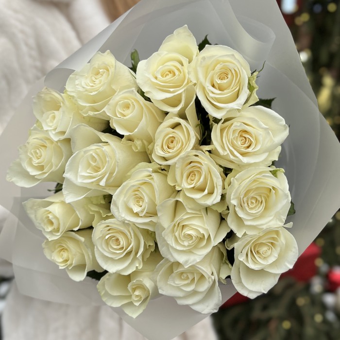 19 длинных белых роз 70 см