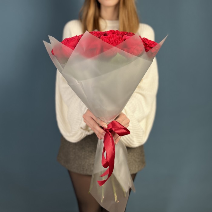 19 красных пионовидных роз Ред Пиано 50 см