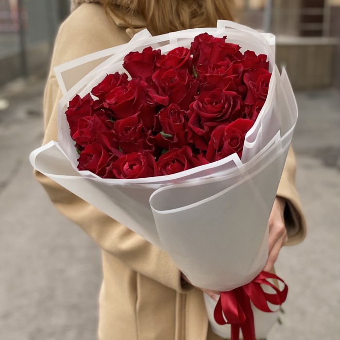 19 красных роз Эвер ред 60 см