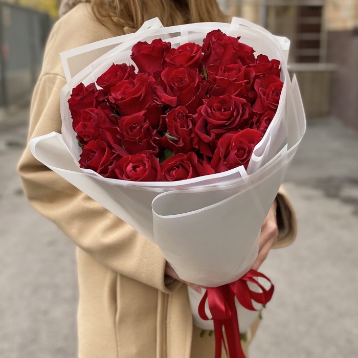 19 красных роз Эвер ред 60 см