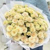 19 кустовых кремовых роз Аксана 70 см