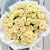 19 кустовых кремовых роз Аксана 70 см