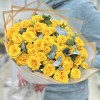 19 кустовых желтых роз Еллоу Бейб