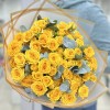 19 кустовых желтых роз Еллоу Бейб
