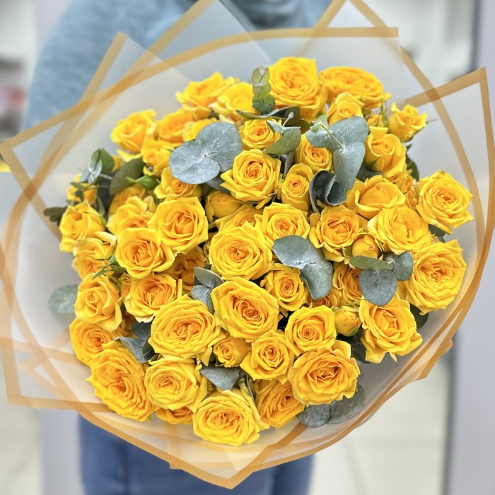 19 кустовых желтых роз Еллоу Бейб