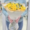 19 кустовых желтых роз Еллоу Бейб