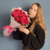19 малиновых роз Такаци 50 см