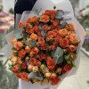 19 оранжевых кустовых роз 50 см